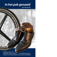 In het pak genaaid